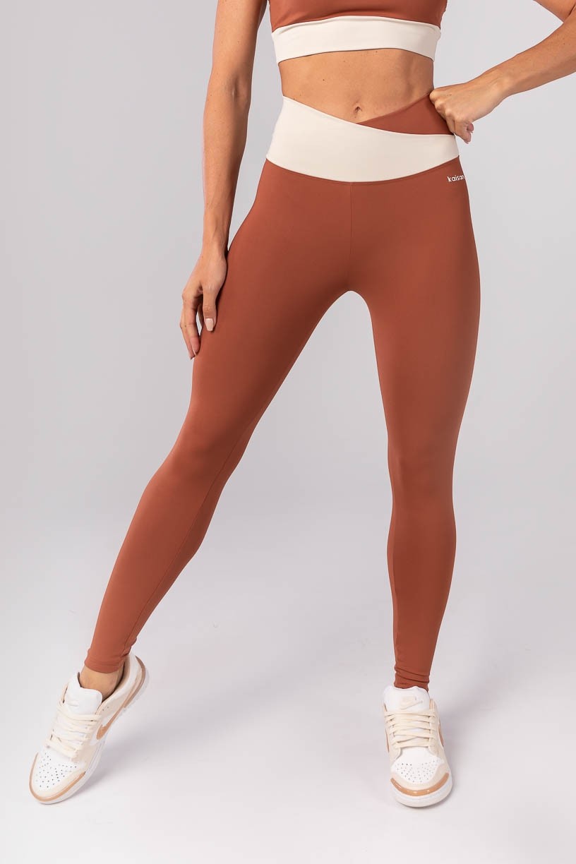 K4173-A_Calca_Legging_com_Cos_Transpassado_Bicolor_Marrom__Off-White__Ref:_K4173-A