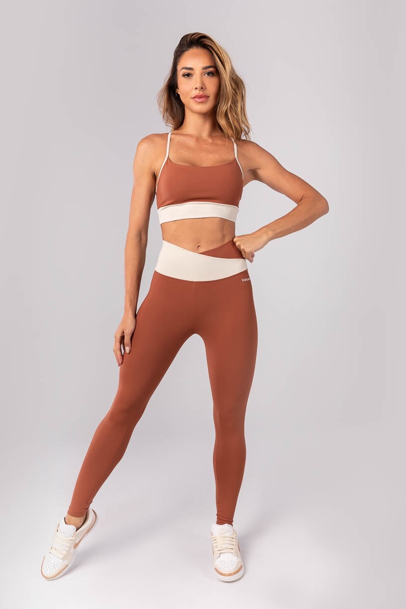 K4173-A_Calca_Legging_com_Cos_Transpassado_Bicolor_Marrom__Off-White__Ref:_K4173-A