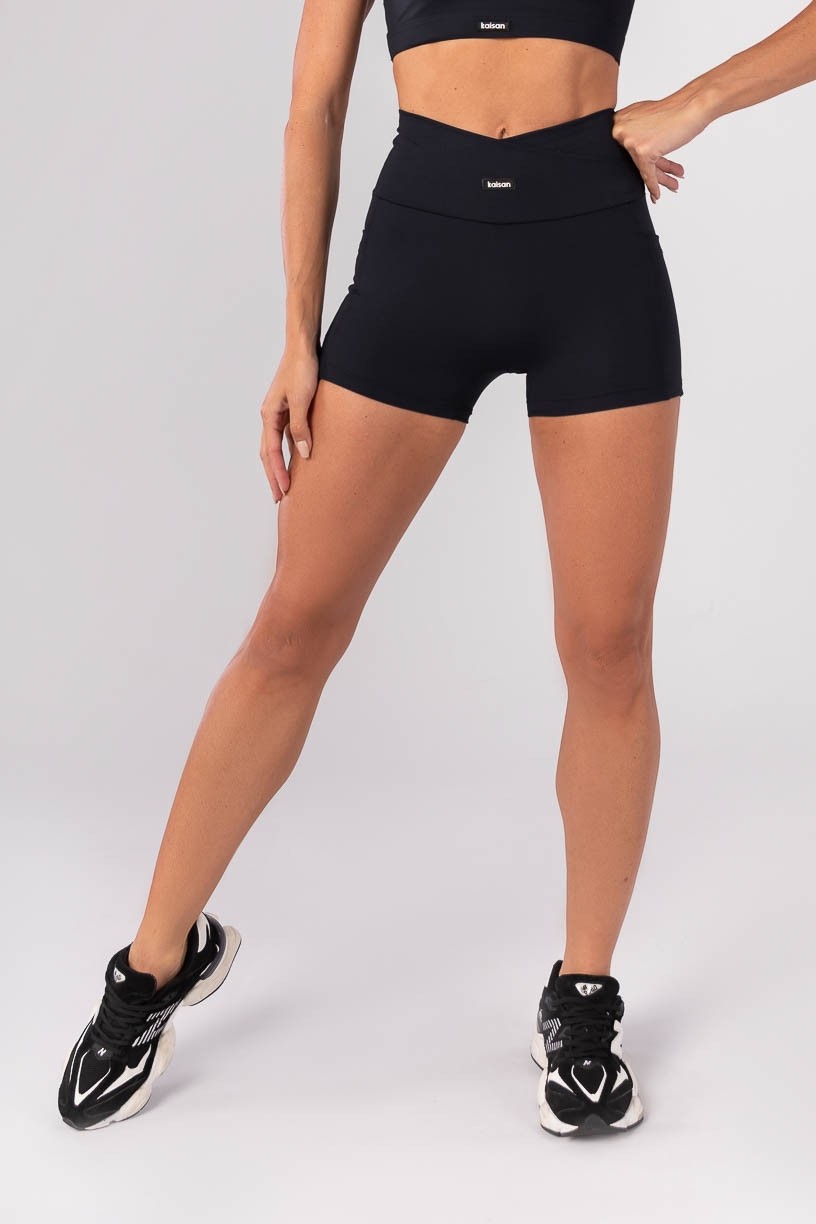 K4171-A_Short_sem_Gancho_com_Cos_Transpassado_Preto__Ref:_K4171-A