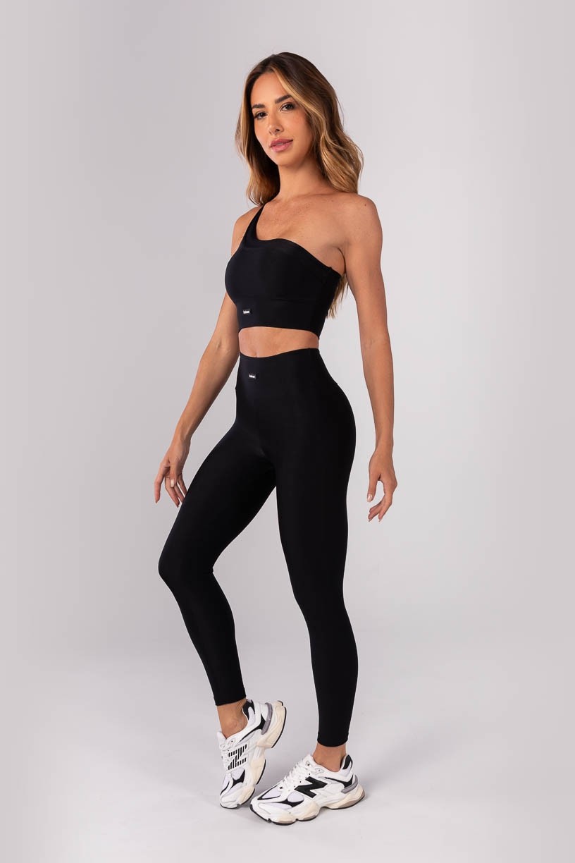 K4189-A_Top_Assimetrico_com_Alca_Larga_Preto__Ref:_K4189-A