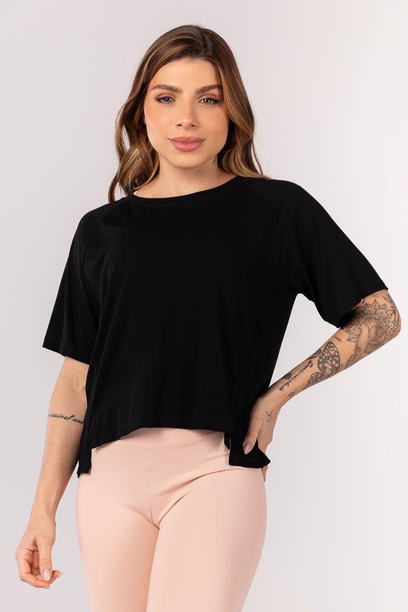 K4260-A_Blusa_Raglan_com_Costas_Alongadas_Preto__Ref:_K4260-A