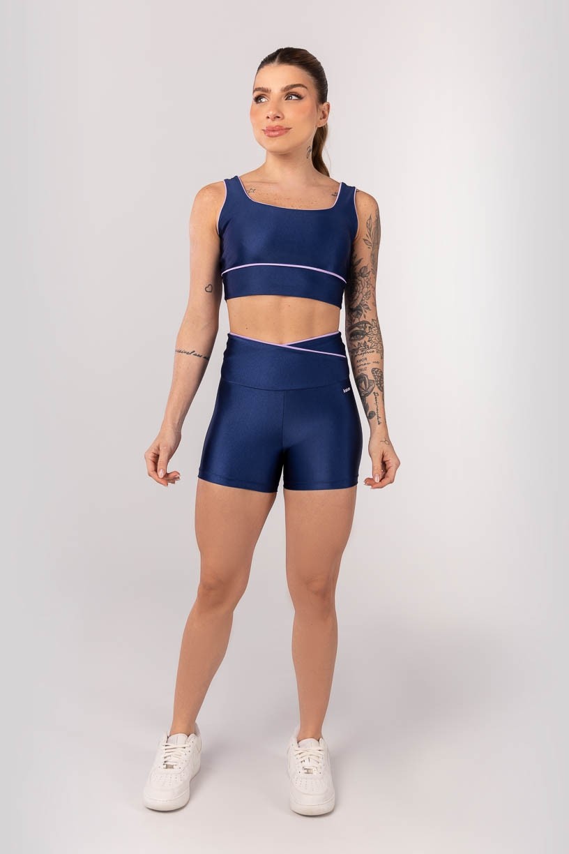 K4243-A_Short_com_Vivo_no_Cos_Transpassado_Azul_Marinho__Lilas__Ref:_K4243-A