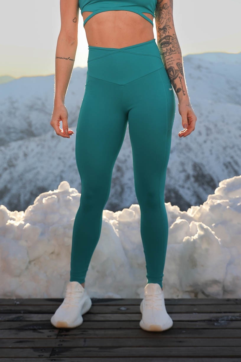 K4149-F_Calca_Legging_com_Bolsos_e_Chapado_Cruzado_na_Cintura_Verde__Ref:_K4149-F