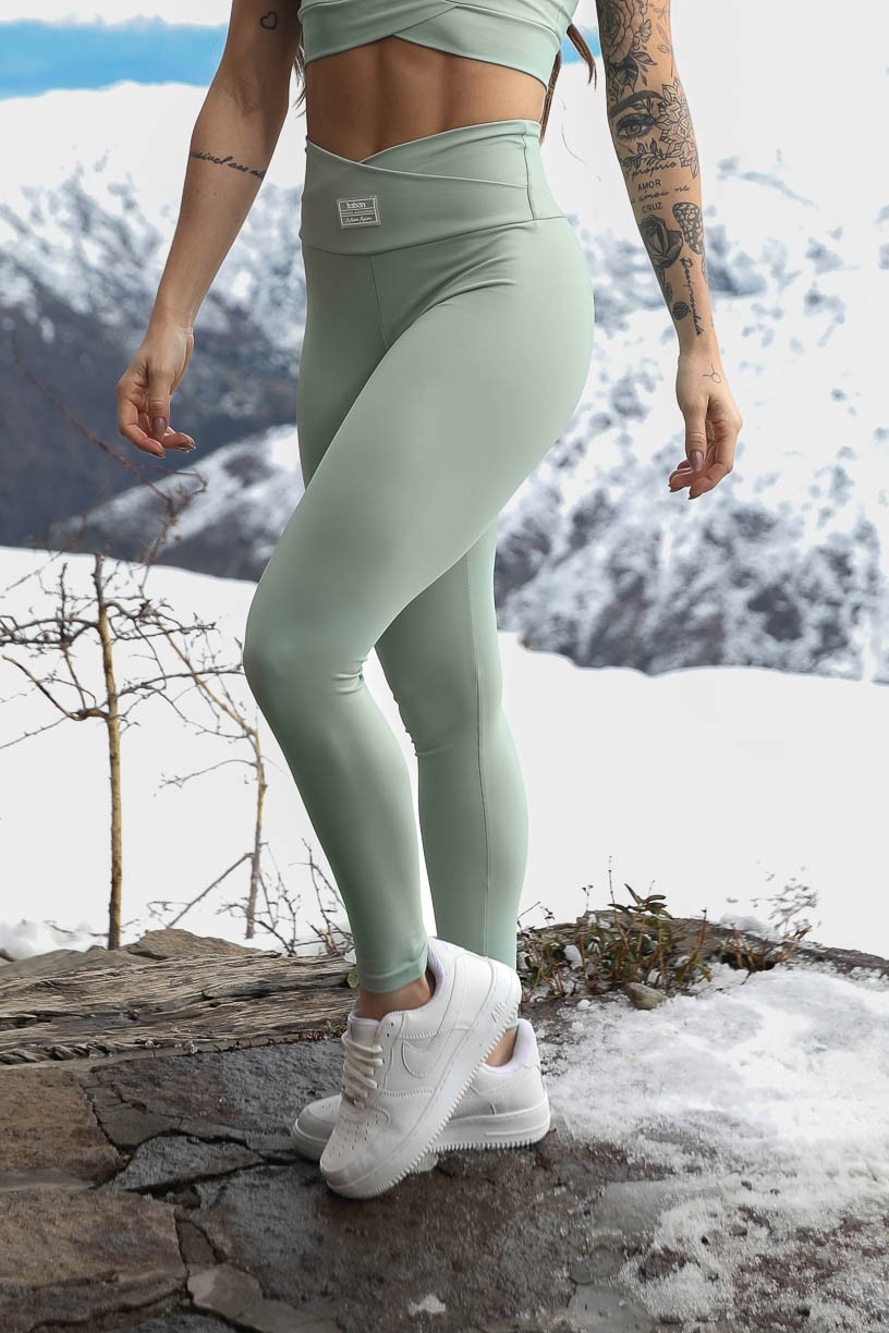K4152-B_Calca_Legging_com_Cos_Transpassado_Verde_Claro__Ref:_K4152-B