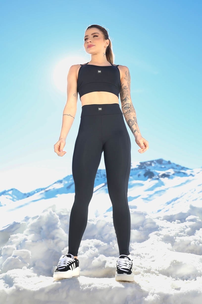 K4266-B_Calca_Legging_com_Recortes_e_Emborrachado_Preto__Ref:_K4266-B