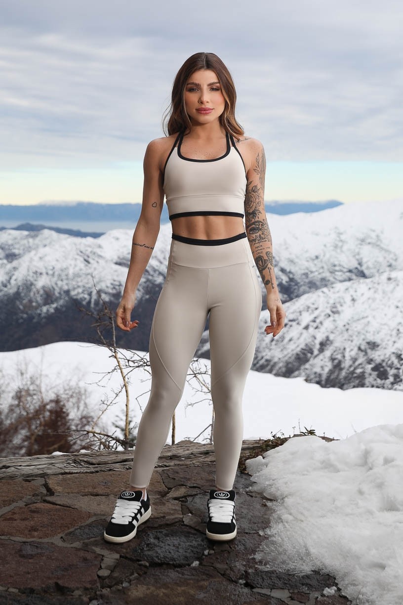 K4274-A_Calca_Legging_com_Recorte_e_Cos_de_Vira_Bege__Preto__Ref:_K4274-A