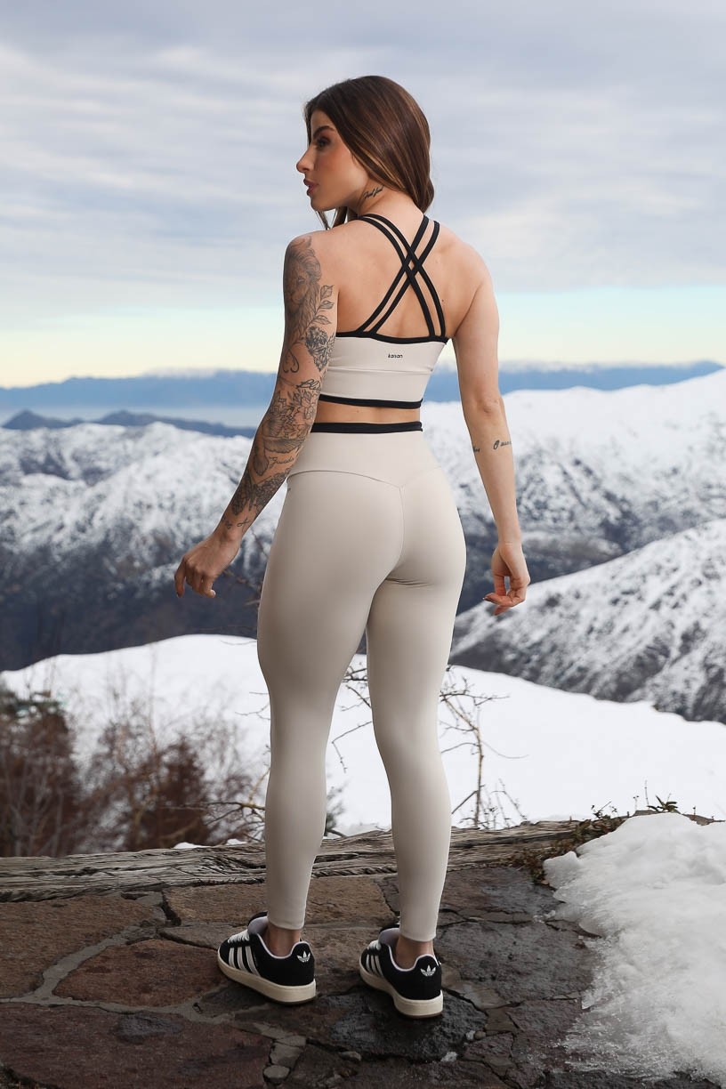 K4274-A_Calca_Legging_com_Recorte_e_Cos_de_Vira_Bege__Preto__Ref:_K4274-A