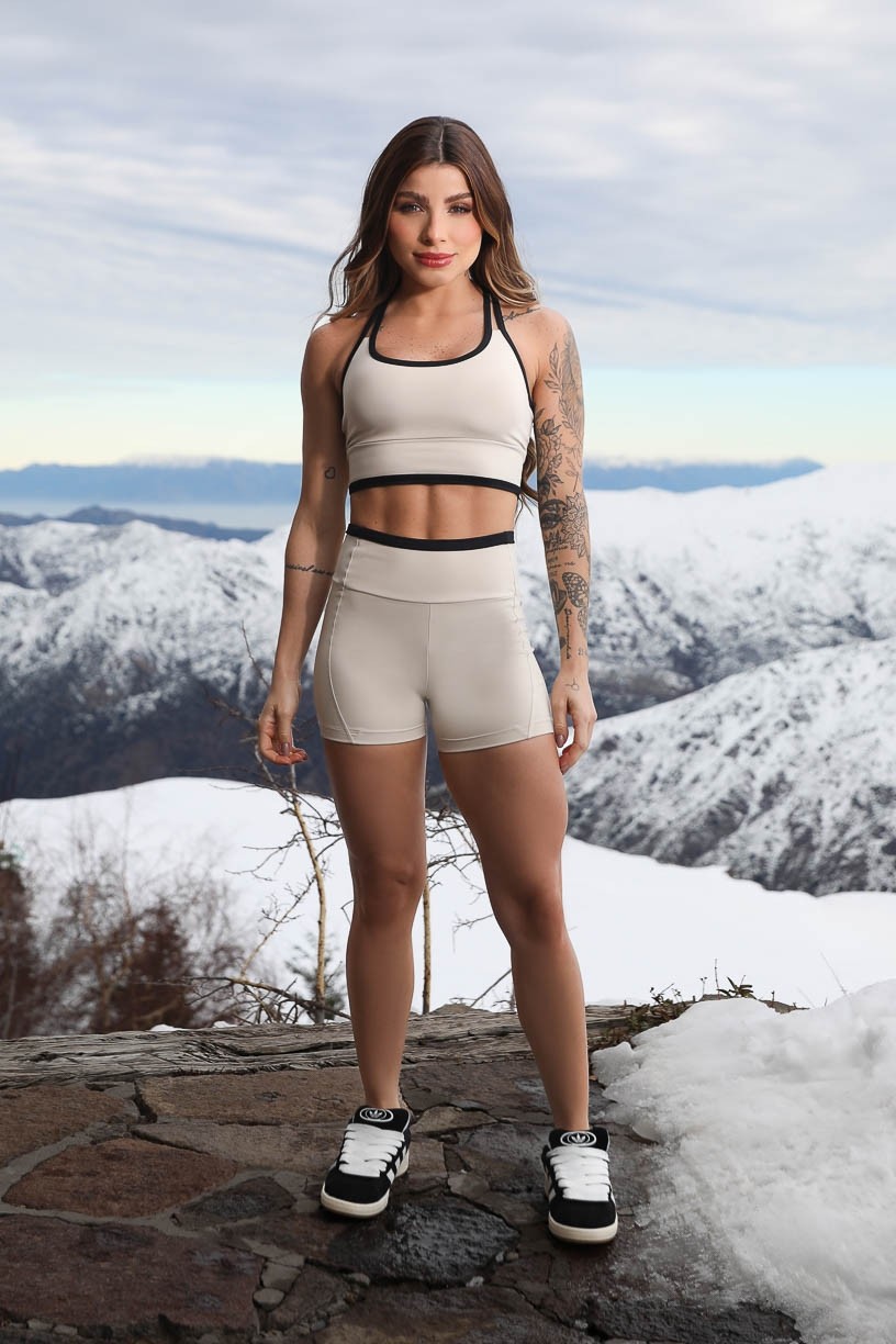K4275-A_Short_com_Recorte_e_Cos_de_Vira_Bege__Preto__Ref:_K4275-A