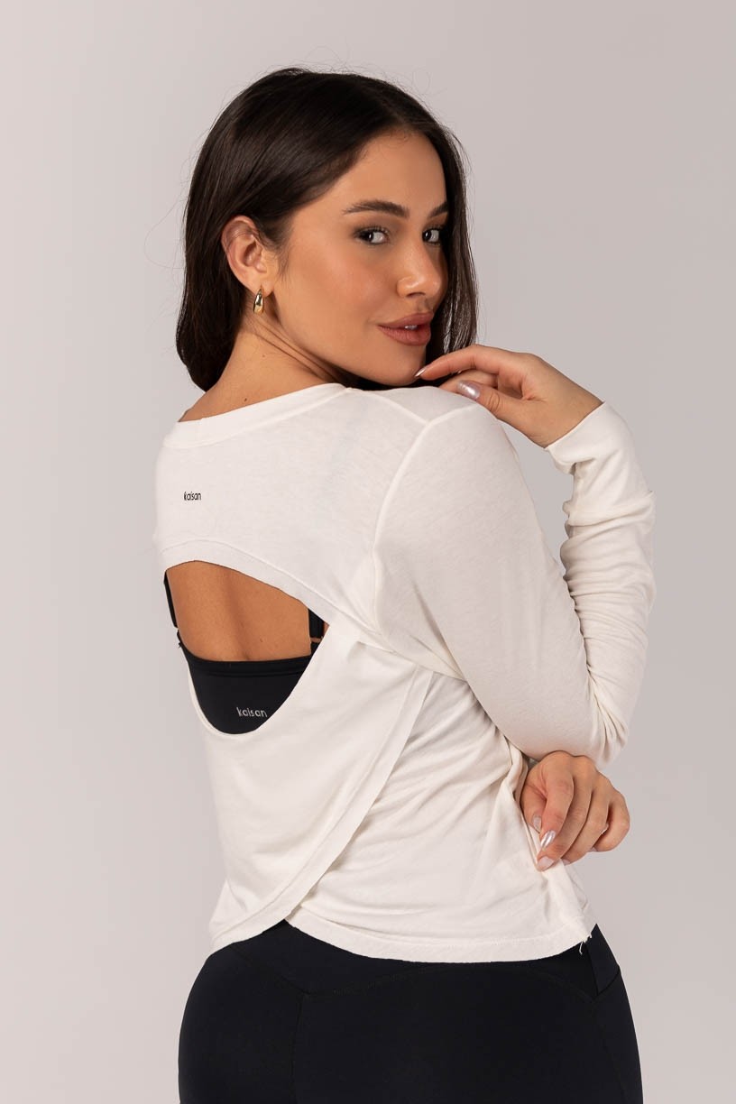 K4319-B_Blusa_Manga_Longa_e_Detalhe_nas_Costas_Off-White__Ref:_K4319-B