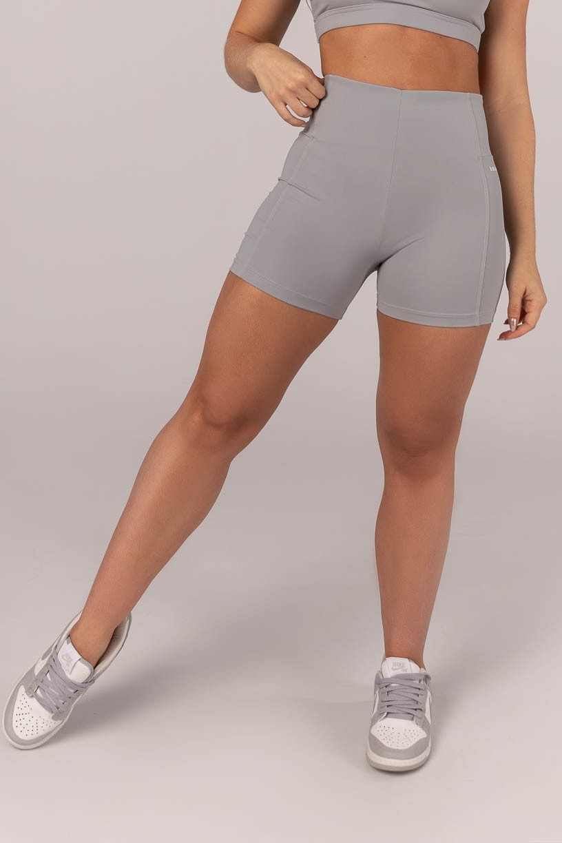 K4304-A_Short_com_Recortes_Cinza__Ref:_K4304-A