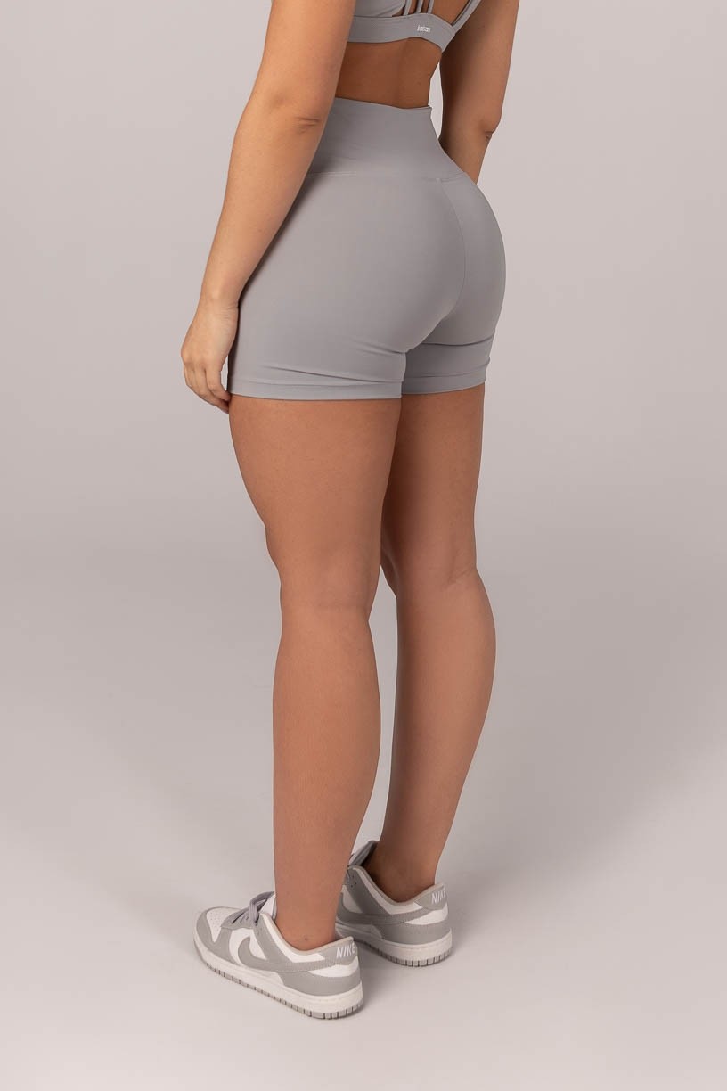 K4304-A_Short_com_Recortes_Cinza__Ref:_K4304-A