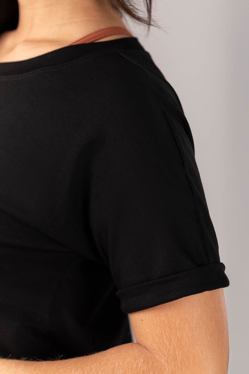 K4346-A_Blusa_com_Dobra_na_Manga_Preto__Ref:_K4346-A