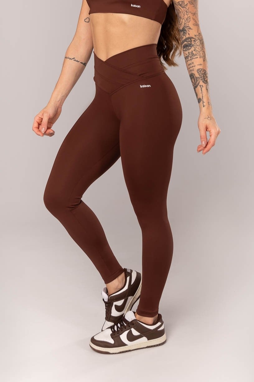K4042-F_Calca_Legging_com_Cos_Transpassado_Frente_e_Costas_Marrom_Escuro__Ref:_K4042-F