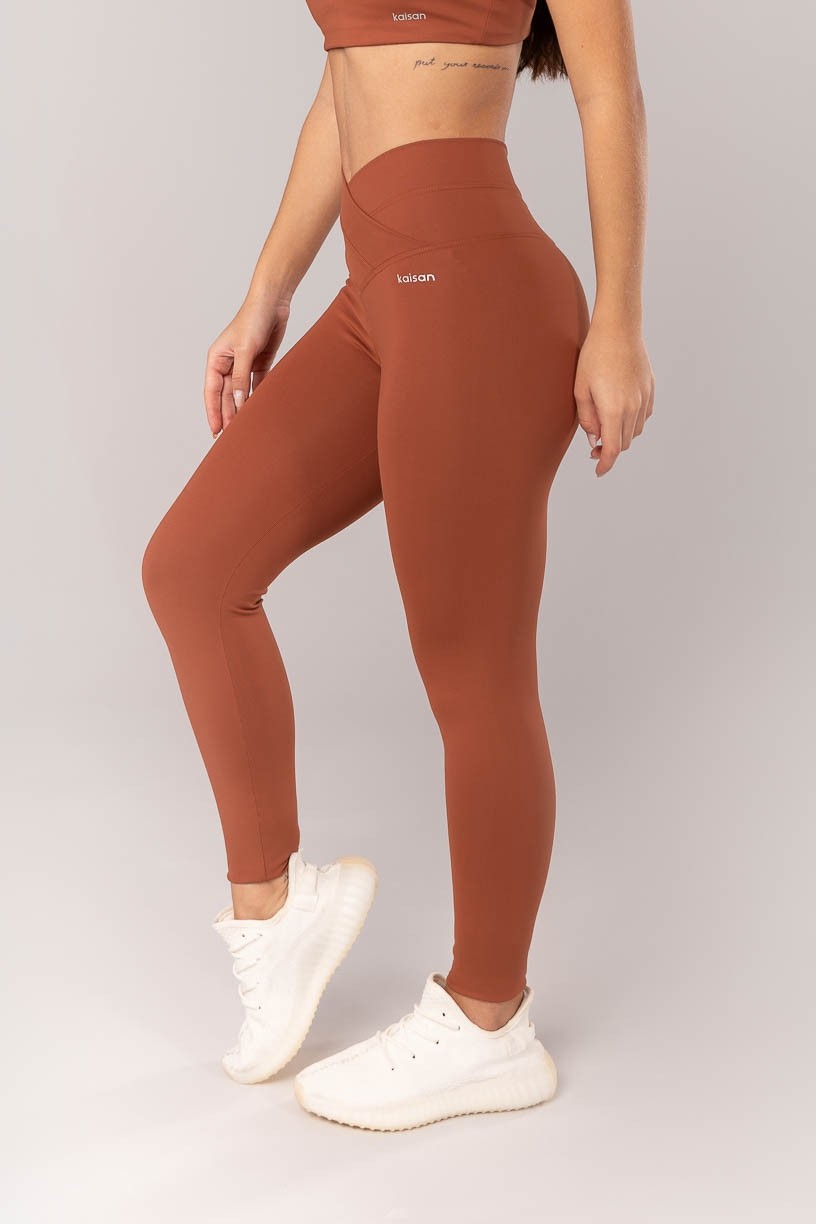 K4042-G_Calca_Legging_com_Cos_Transpassado_Frente_e_Costas_Marrom__Ref:_K4042-G