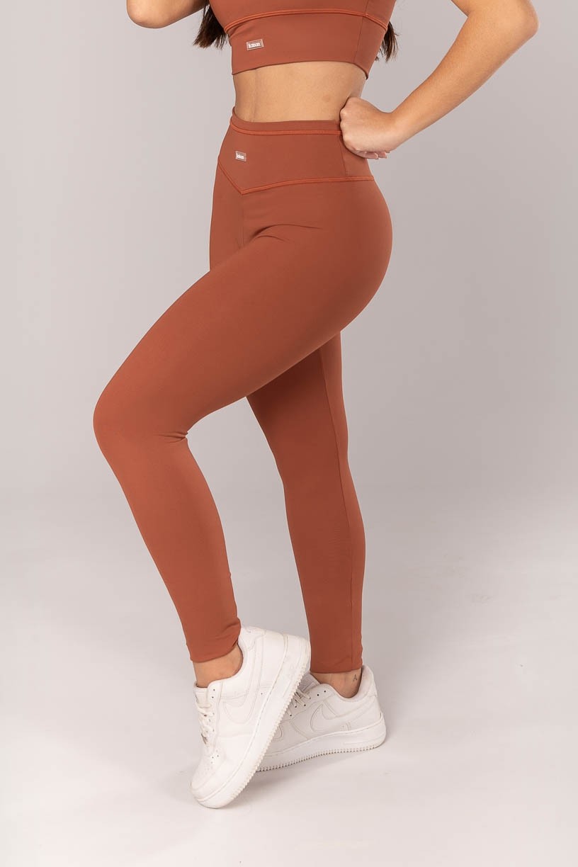 K4321-B_Calca_Legging_com_Cobertura_no_Cos_e_na_Vira_Marrom__Ref:_K4321-B