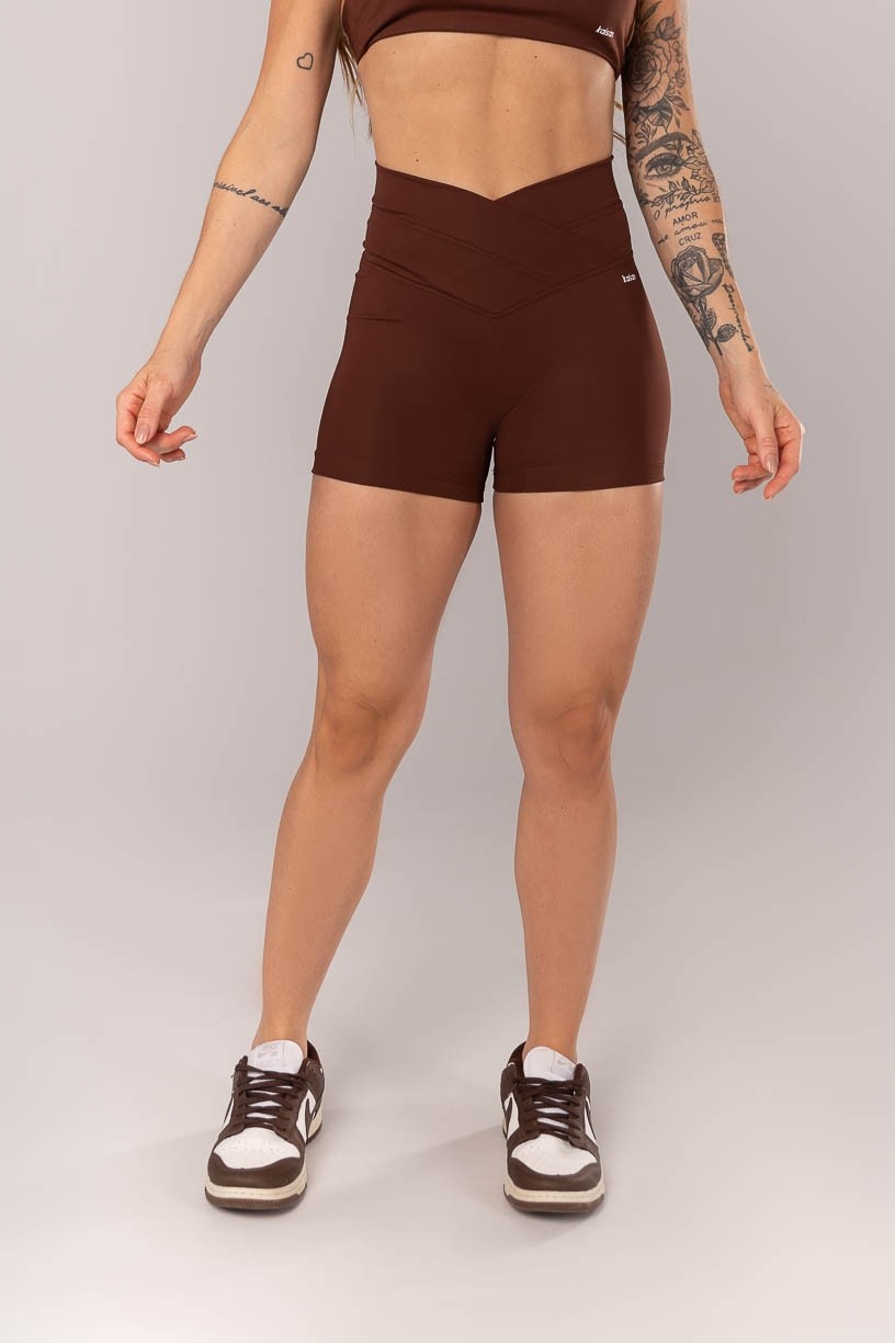 K4043-F_Short_com_Cos_Transpassado_Frente_e_Costas_Marrom_Escuro__Ref:_K4043-F