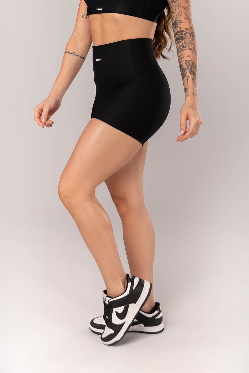 K4338-A_Short_Canelado_com_Bolso_no_Cos_Preto__Ref:_K4338-A