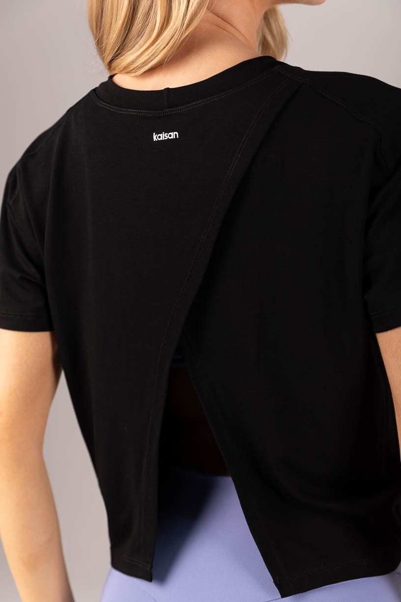 K4377-A_Blusa_com_Abertura_Nas_Costas_Preto__Ref:_K4377-A