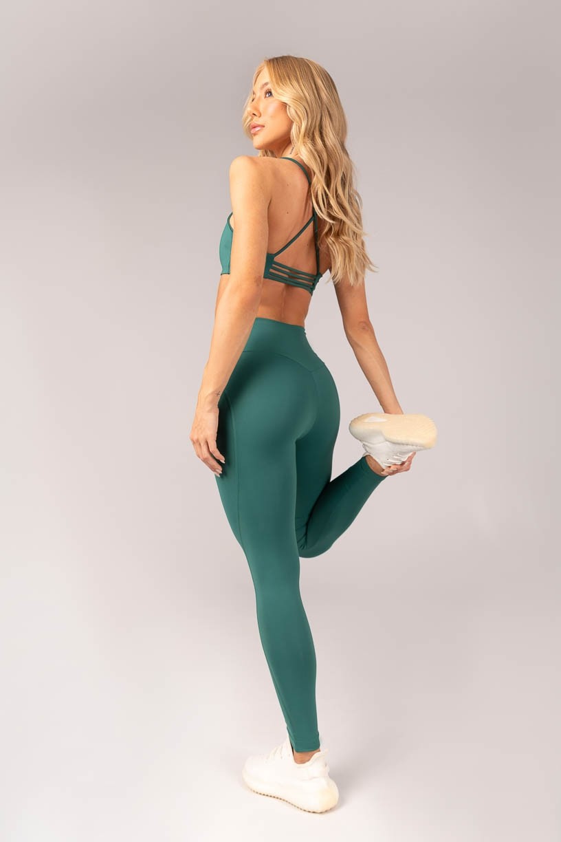 K4081-F_Calca_Legging_com_Cos_em_V_e_Recortes_Verde_Esmeralda__Ref:_K4081-F