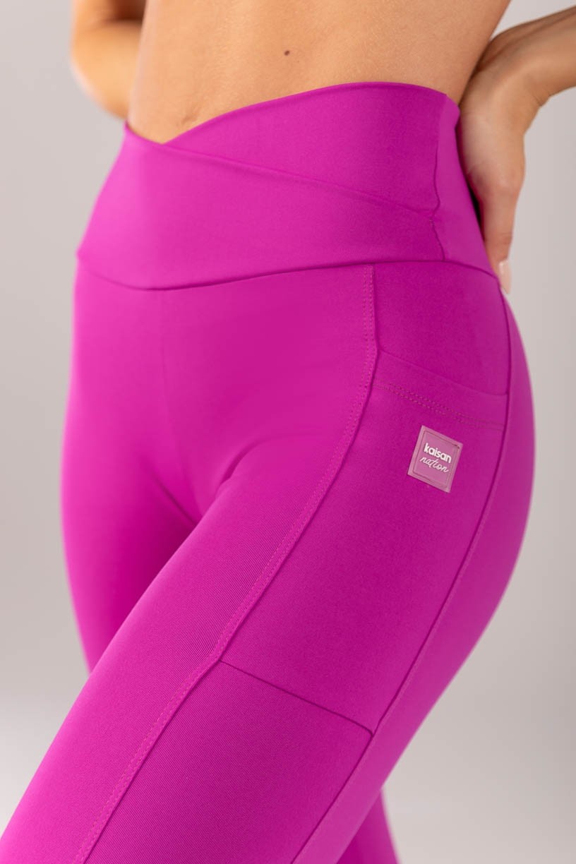 K4360-A_Calca_Legging_com_Cos_Transpassado_e_Bolsos_Roxo__Ref:_K4360-A