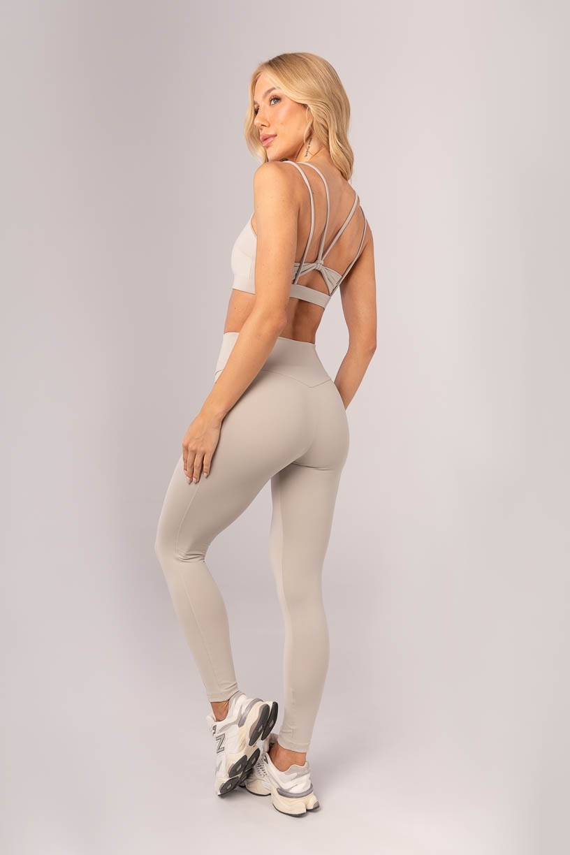 K4360-B_Calca_Legging_com_Cos_Transpassado_e_Bolsos_Bege_Acinzentado__Ref:_K4360-B