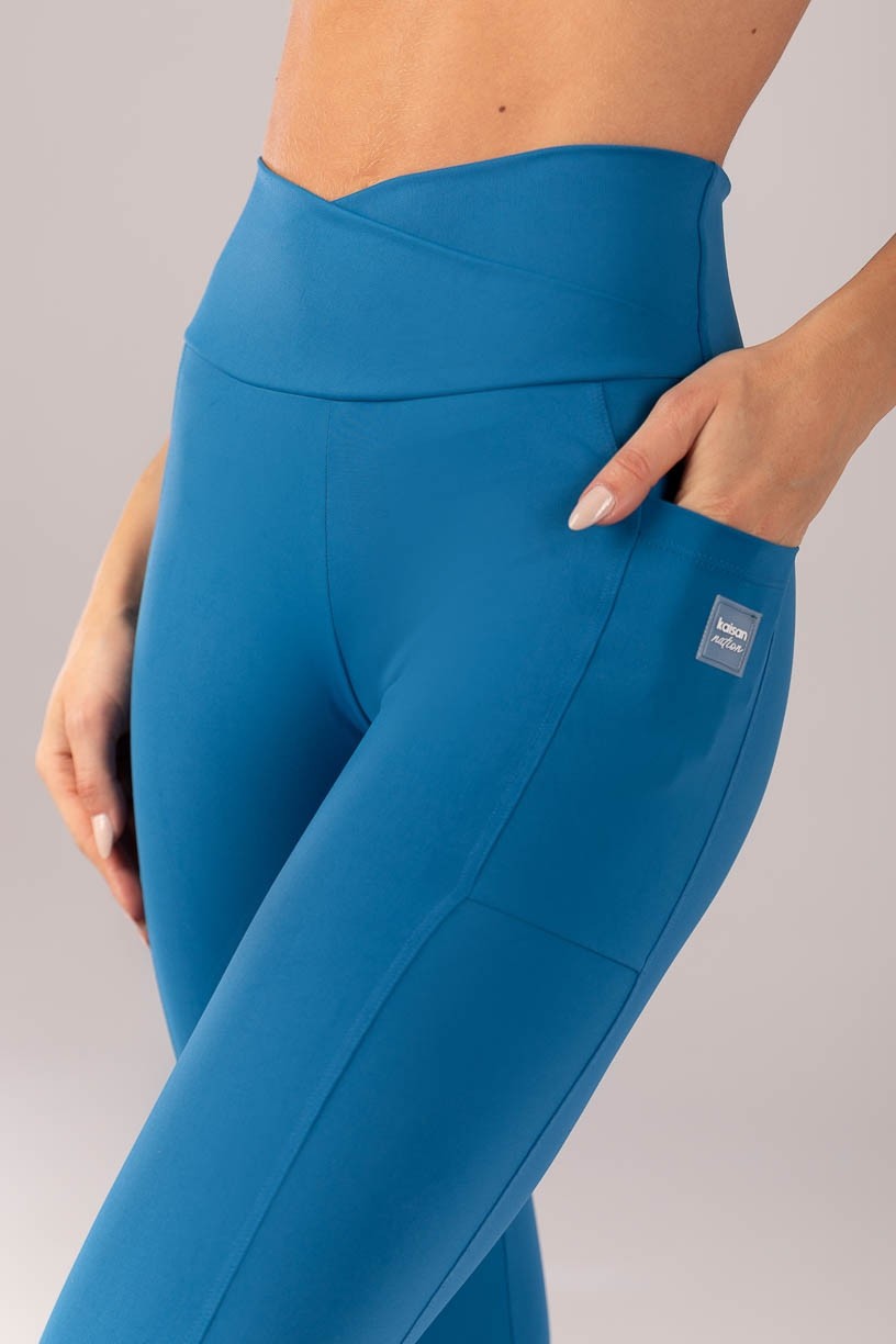 K4360-C_Calca_Legging_com_Cos_Transpassado_e_Bolsos_Azul_Marine__Ref:_K4360-C