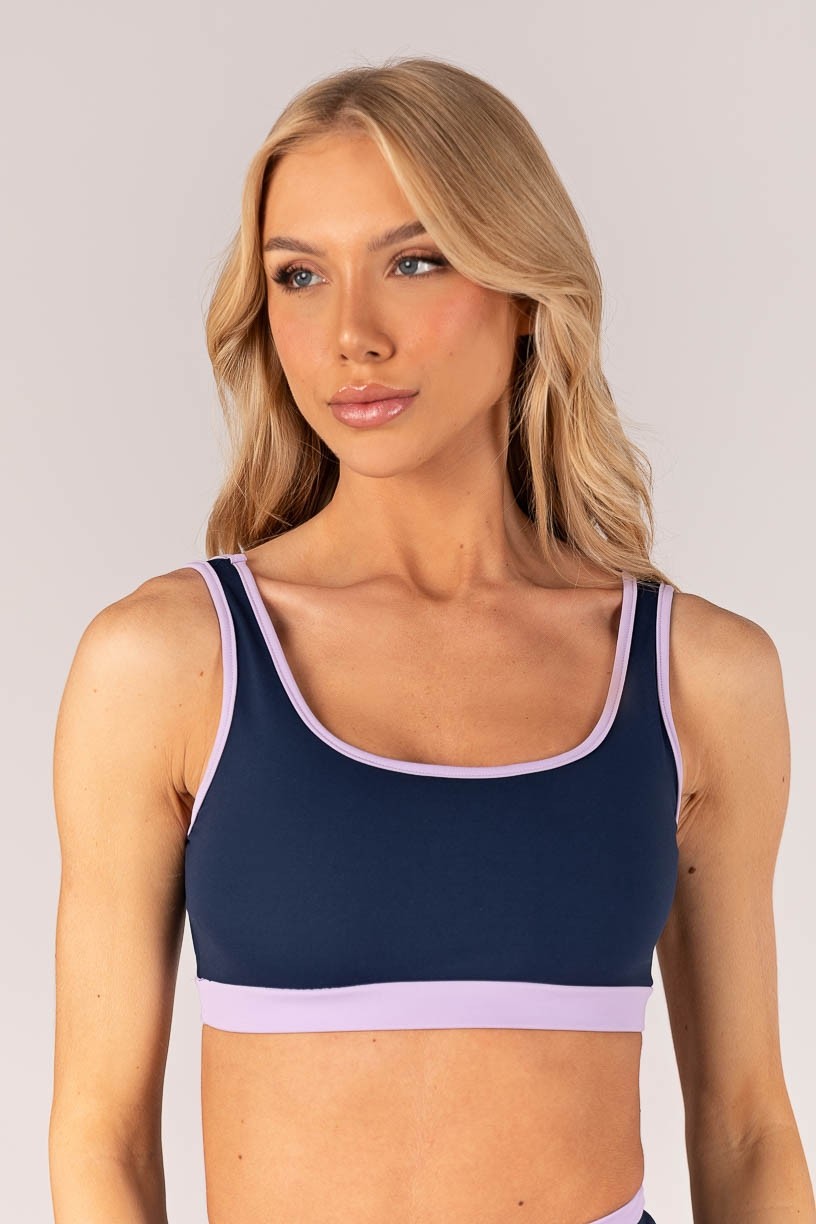 K4365-A_Top_com_Cos_e_Vies_Contrastante_Azul_Marinho__Lilas__Ref:_K4365-A