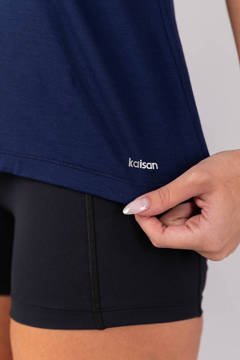 K4410-C_Blusa_com_Fenda_nas_Costas_Azul_Marinho__Ref:_K4410-C