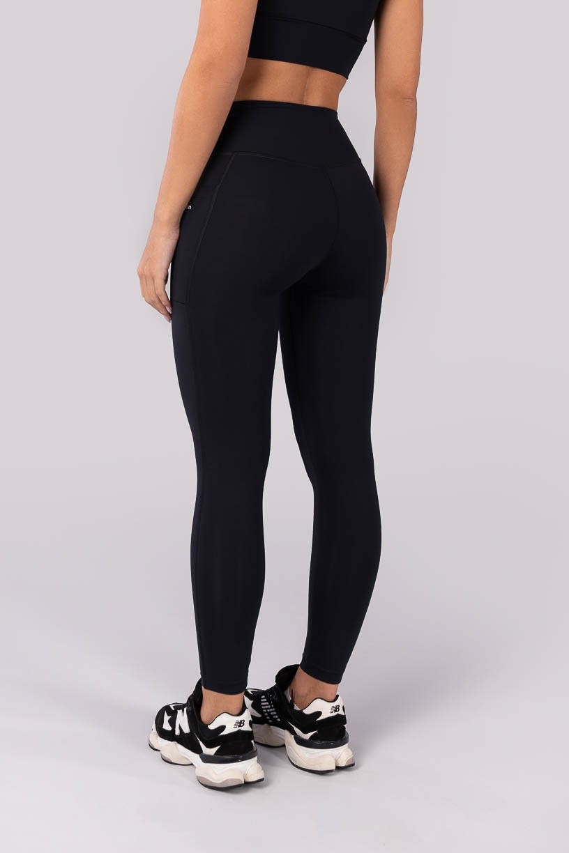K4381-A_Calca_Legging_com_Bolsos_e_Cobertura_Preto__Ref:_K4381-A