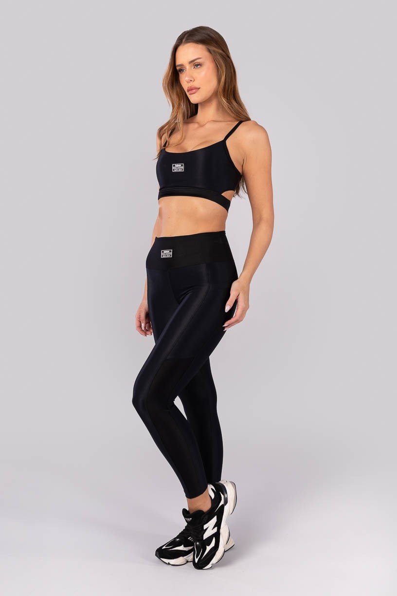 K4404-B_Calca_Legging_com_Mix_de_Tecidos_e_Bolsos_Preto__Ref:_K4404-B