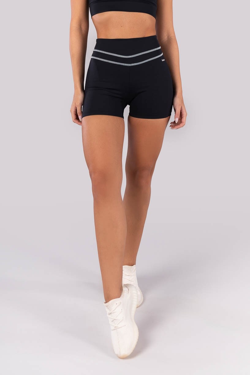 K4391-B_Short_com_Cobertura_no_Cos_Preto__Ref:_K4391-B