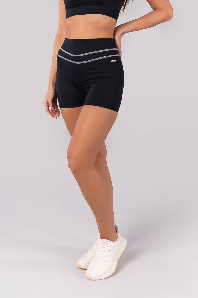 K4391-B_Short_com_Cobertura_no_Cos_Preto__Ref:_K4391-B