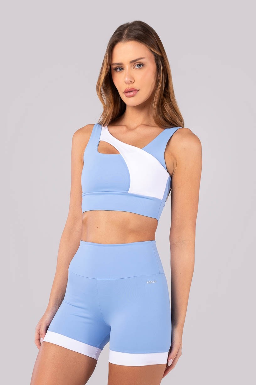 K4378-B_Top_Assimetrico_com_Sobreposicao_Azul_Claro__Branco__Ref:_K4378-B