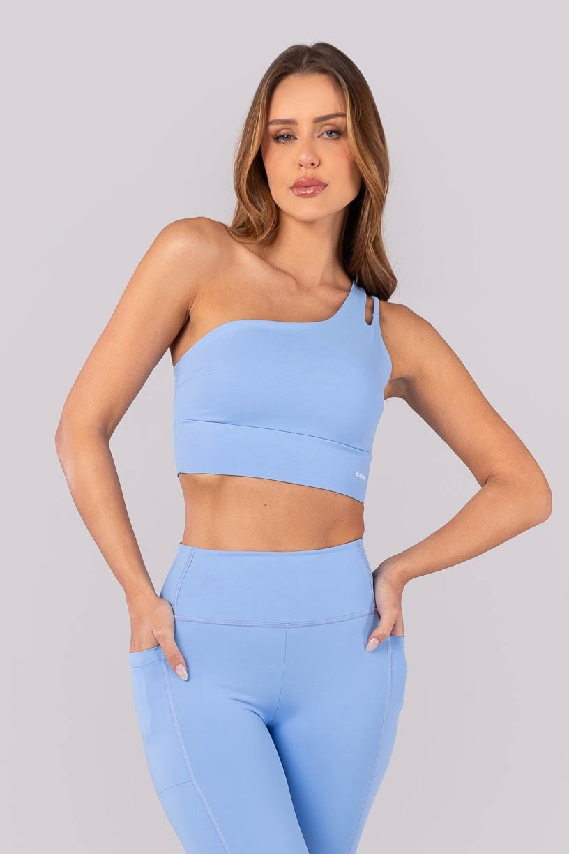K4380-B_Top_com_um_Ombro_e_Detalhe_de_Tira_Azul_Claro__Ref:_K4380-B