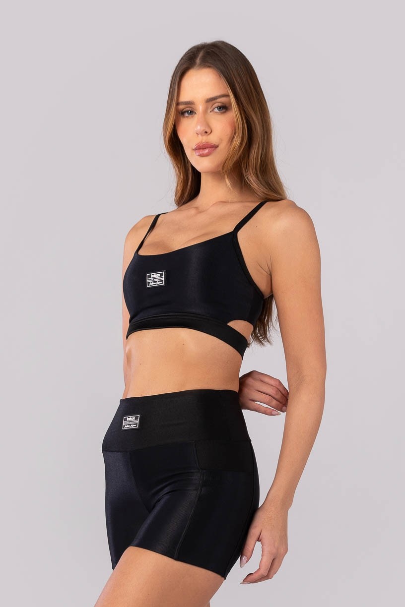 K4403-B_Top_com_Mix_de_Tecidos_e_Detalhe_no_Cos_Preto__Ref:_K4403-B