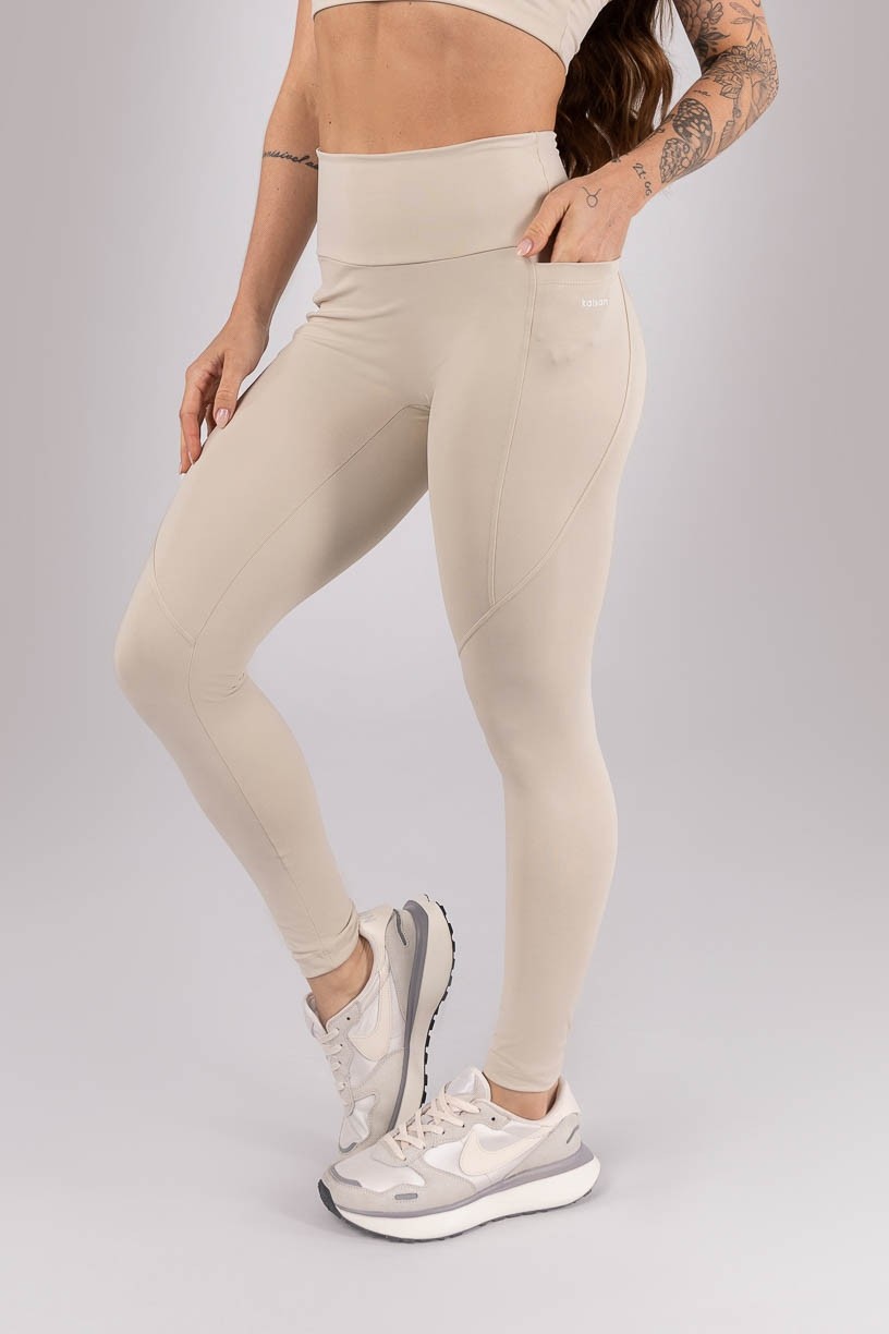 K4413-C_Calca_Legging_sem_Gancho_e_com_Bolsos_Bege__Ref:_K4413-C
