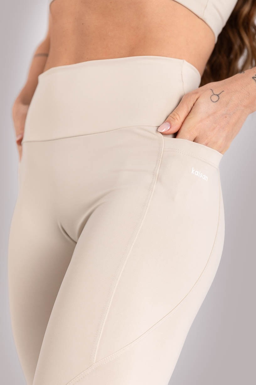 K4413-C_Calca_Legging_sem_Gancho_e_com_Bolsos_Bege__Ref:_K4413-C