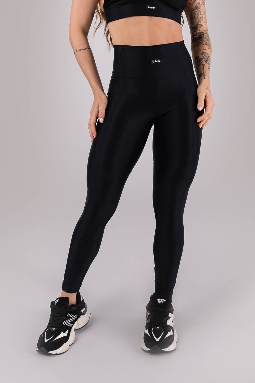 K4431-A_Calca_Legging_Canelada_com_Recortes_Preto__Ref:_K4431-A