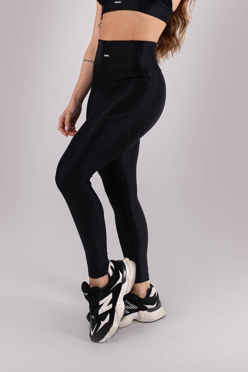 K4431-A_Calca_Legging_Canelada_com_Recortes_Preto__Ref:_K4431-A
