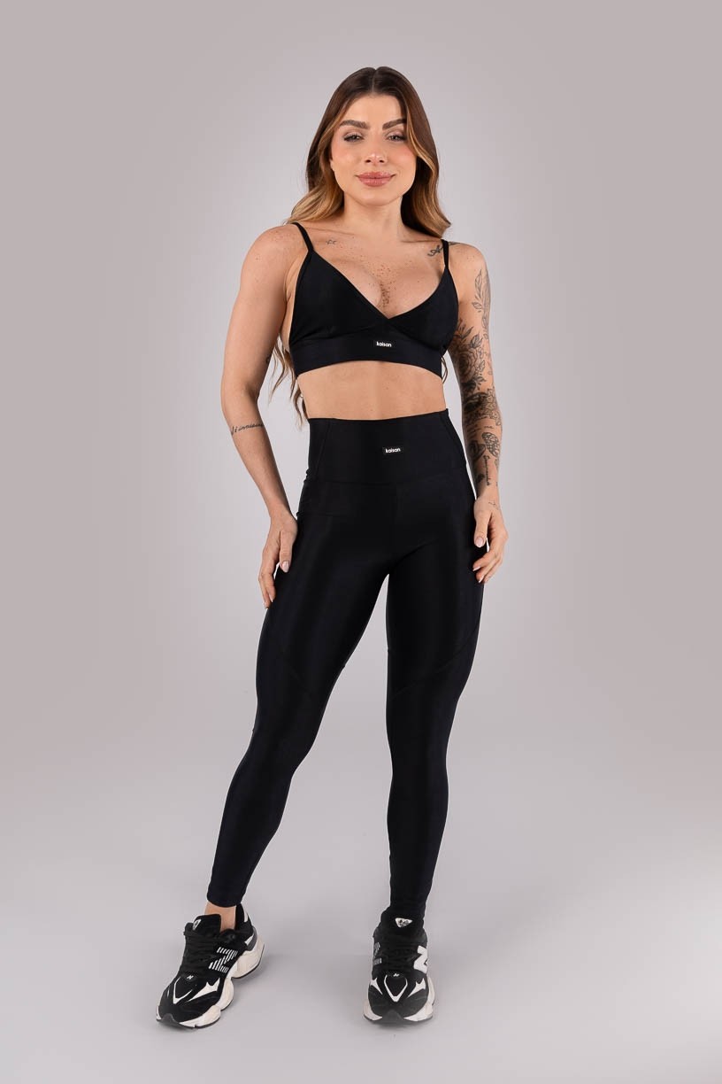 K4431-A_Calca_Legging_Canelada_com_Recortes_Preto__Ref:_K4431-A