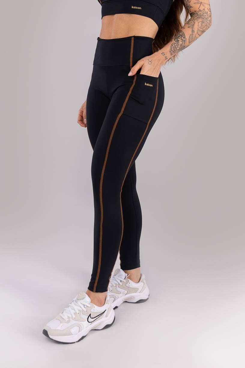 K4434-A_Calca_Legging_com_Bolsos_e_Cobertura_Contrastante_Preto__Ref:_K4434-A