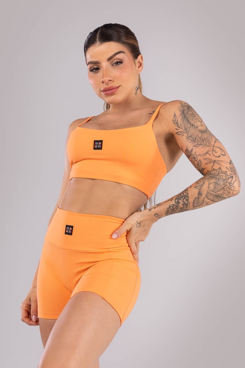 K3872-D_Short_com_Bolso_e_Cos_em_V_nas_Costas_Laranja_Claro__Ref:_K3872-D