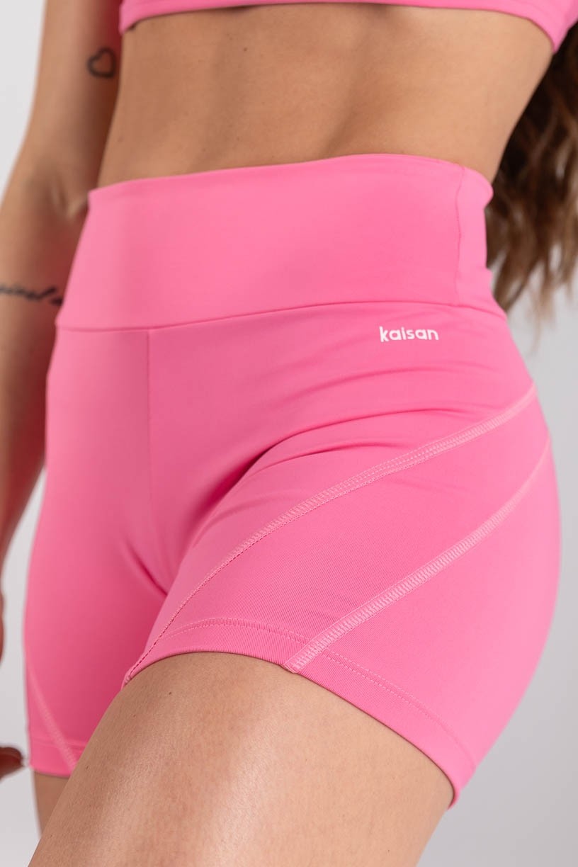K4417-A_Short_com_Cobertura_nos_Recortes_Rosa_Chiclete__Ref:_K4417-A
