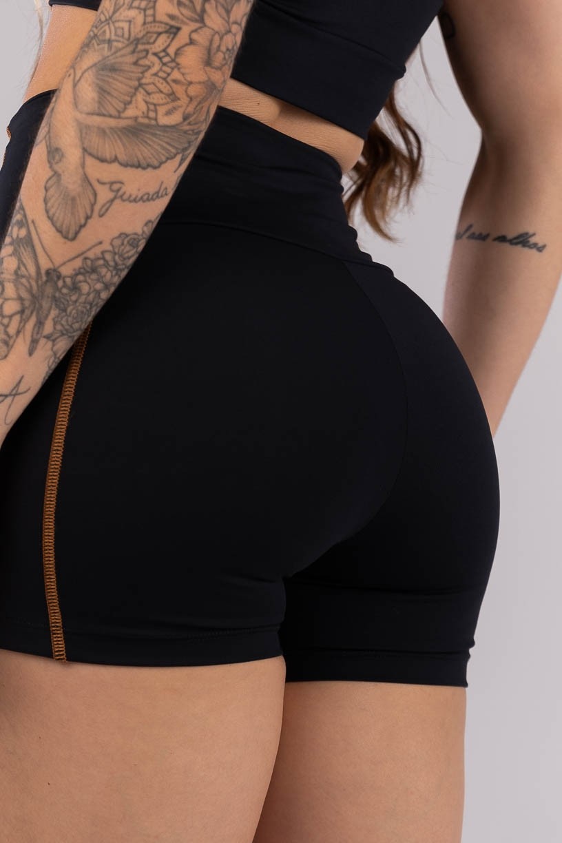 K4435-A_Short_com_Bolsos_e_Cobertura_Contrastante_Preto__Ref:_K4435-A