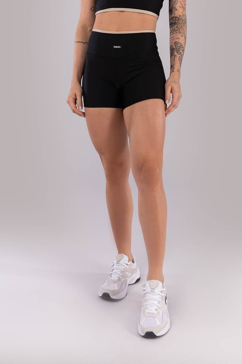 K4437-A_Short_com_Vira_no_Cos_Preto__Bege__Ref:_K4437-A