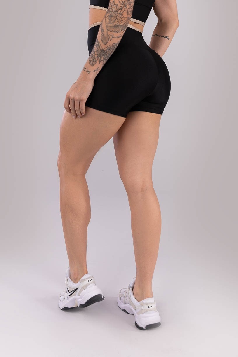 K4437-A_Short_com_Vira_no_Cos_Preto__Bege__Ref:_K4437-A