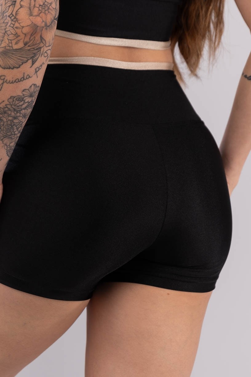 K4437-A_Short_com_Vira_no_Cos_Preto__Bege__Ref:_K4437-A