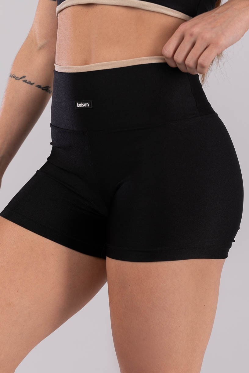 K4437-A_Short_com_Vira_no_Cos_Preto__Bege__Ref:_K4437-A