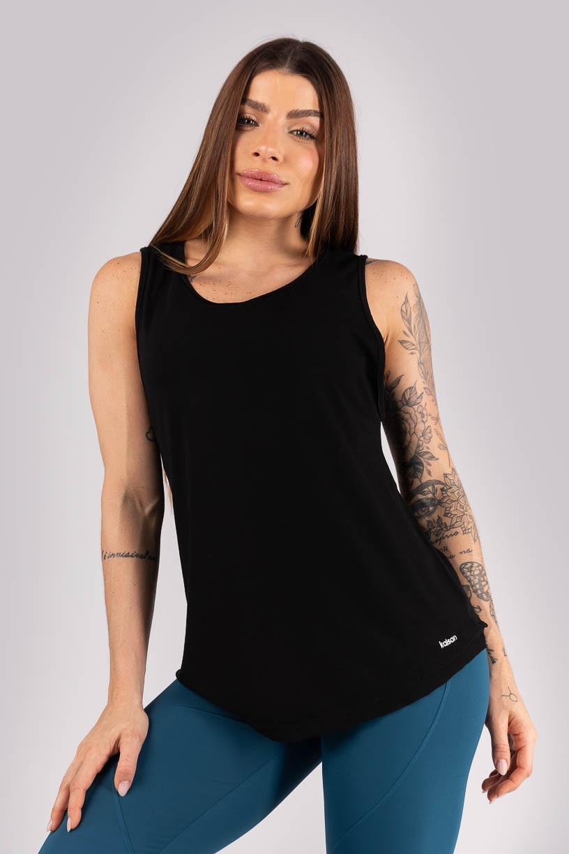 K3890-A_Regata_Ampla_com_Transpasse_nas_Costas_Preto__Ref:_K3890-A