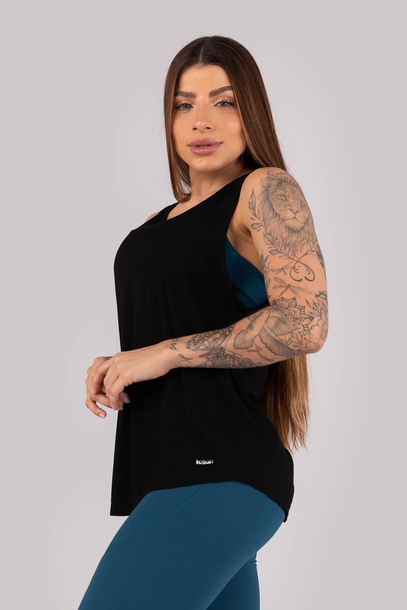 K3890-A_Regata_Ampla_com_Transpasse_nas_Costas_Preto__Ref:_K3890-A